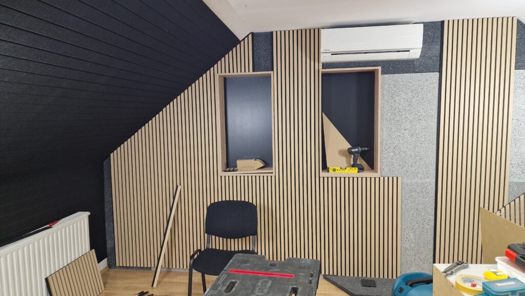 La combinaison de l'éponge Elitex et du panneau acoustique stratifié offre une excellente absorption acoustique.